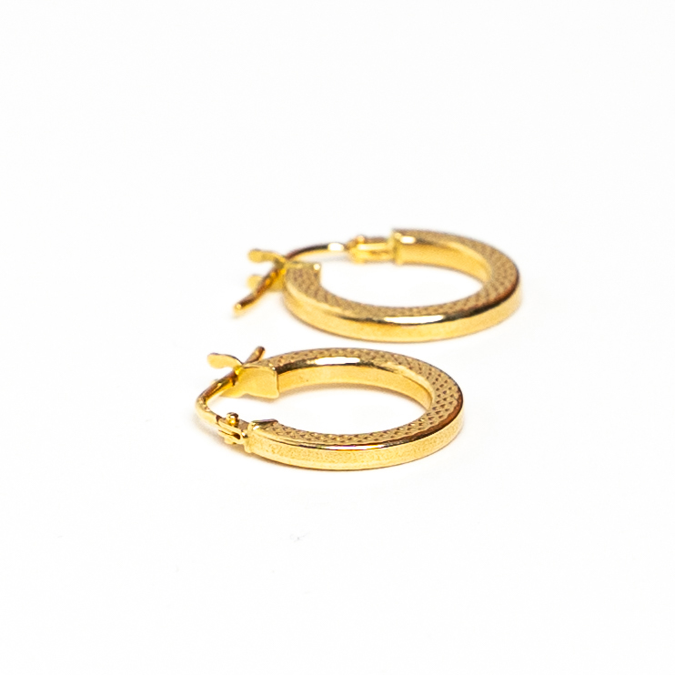 Boucles d'oreilles or 18k - Mini Créoles Piquées Plates à cliquet | AB GOLD bijouterie : bijoutier-artisan martinique